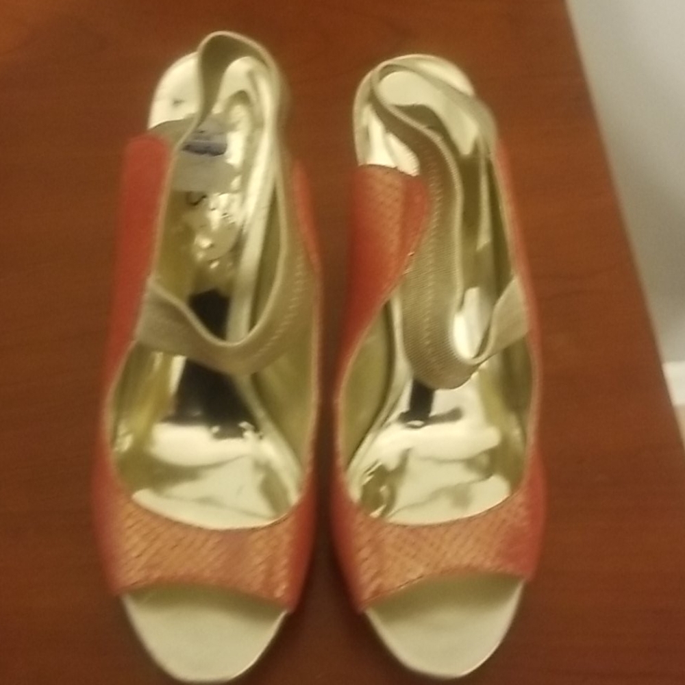 Open toed strappy pump heels